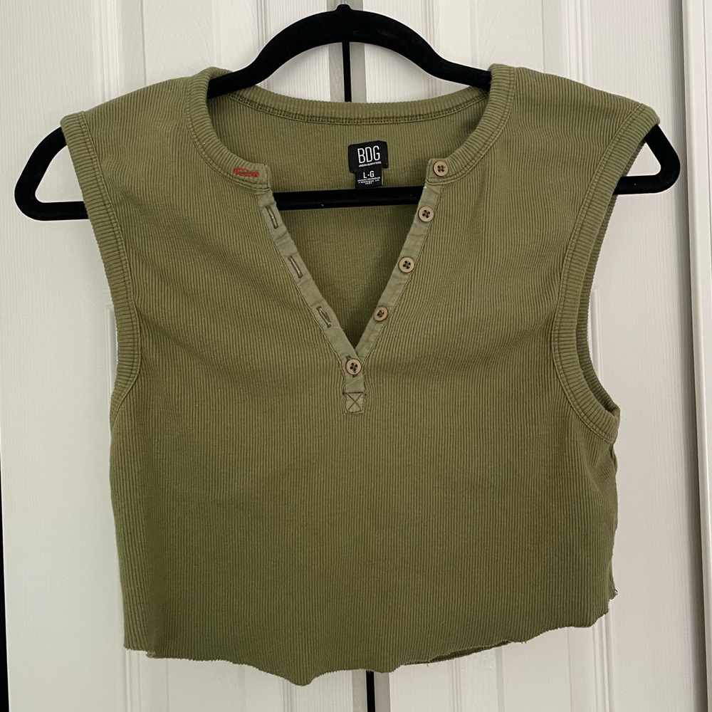 Olive green BDG tank, size L.